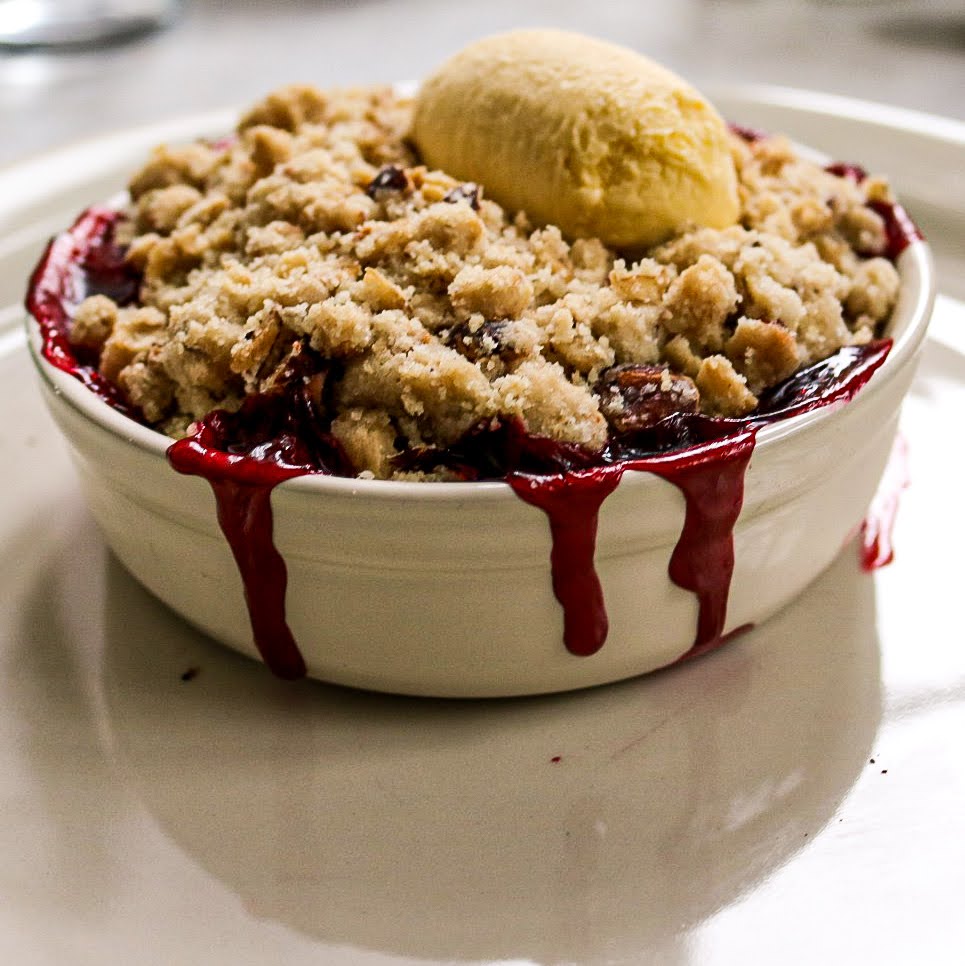 crumble with ice cream